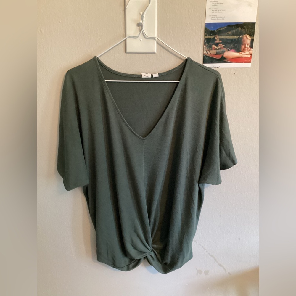 Women’s Gap Medium Elegant Green V-Neck Top Tote3